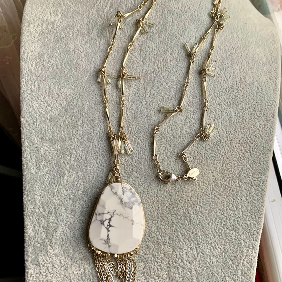 Express White Howlite Crystal Dangle 32" Necklace - Picture 3 of 12